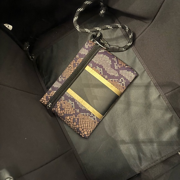 Excellent condition neoprene handbag with clutch/wallet. - Picture 5 of 6